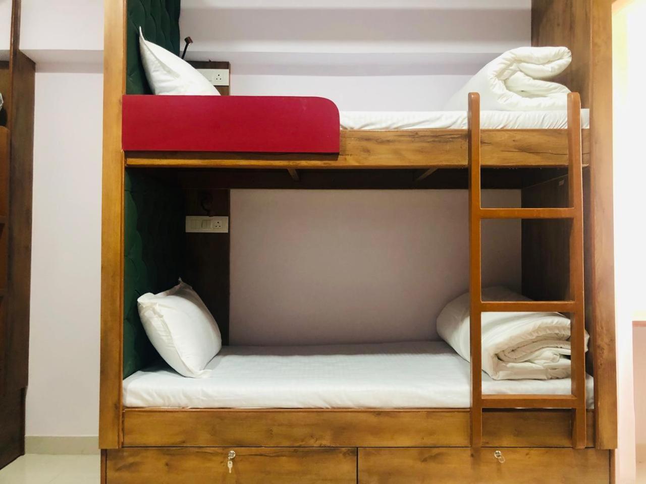 Everest Stays Rooms And Dormitory Bombaim Exterior foto