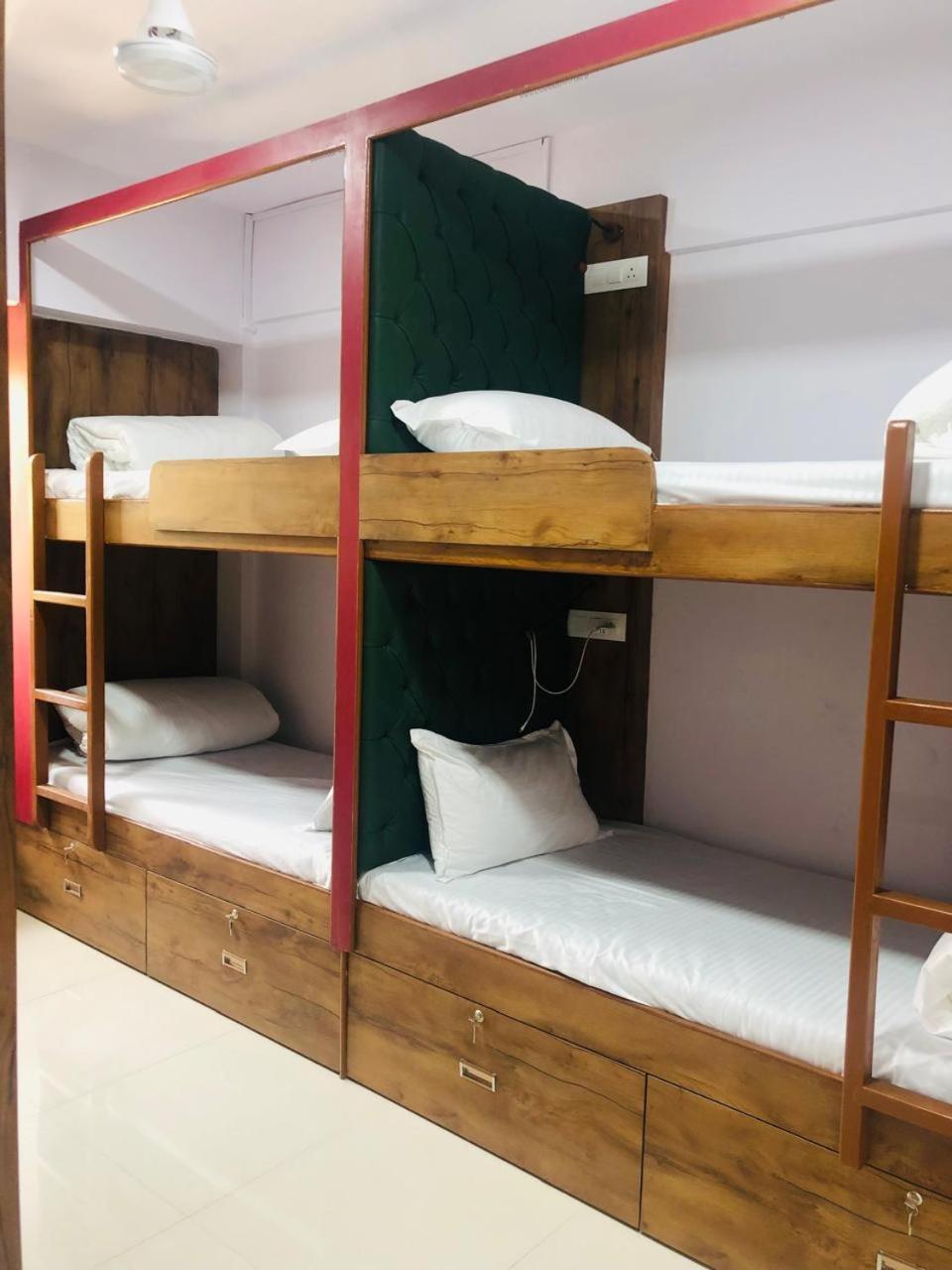 Everest Stays Rooms And Dormitory Bombaim Exterior foto